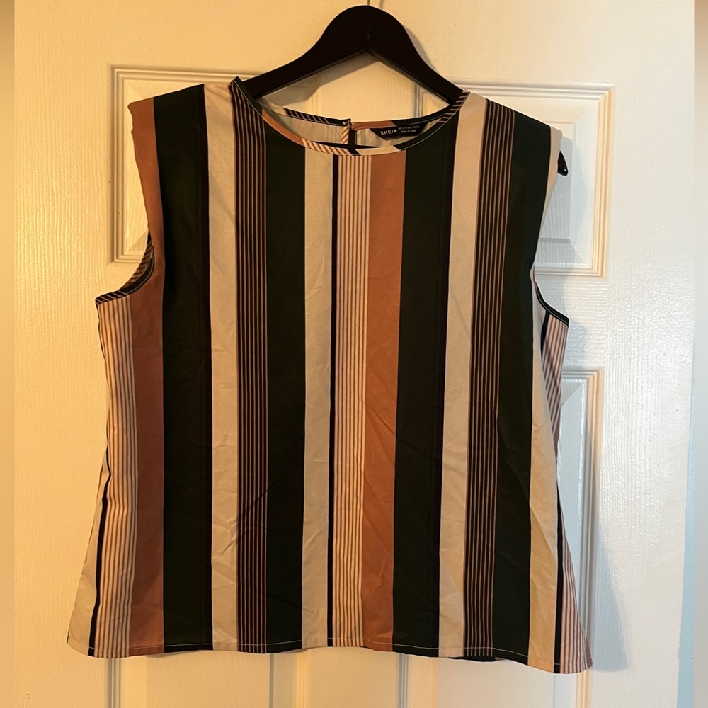 🐠Shein. Blouse. Size Large 8-10. Shoulder Pads.Polyester. Silky Feel.